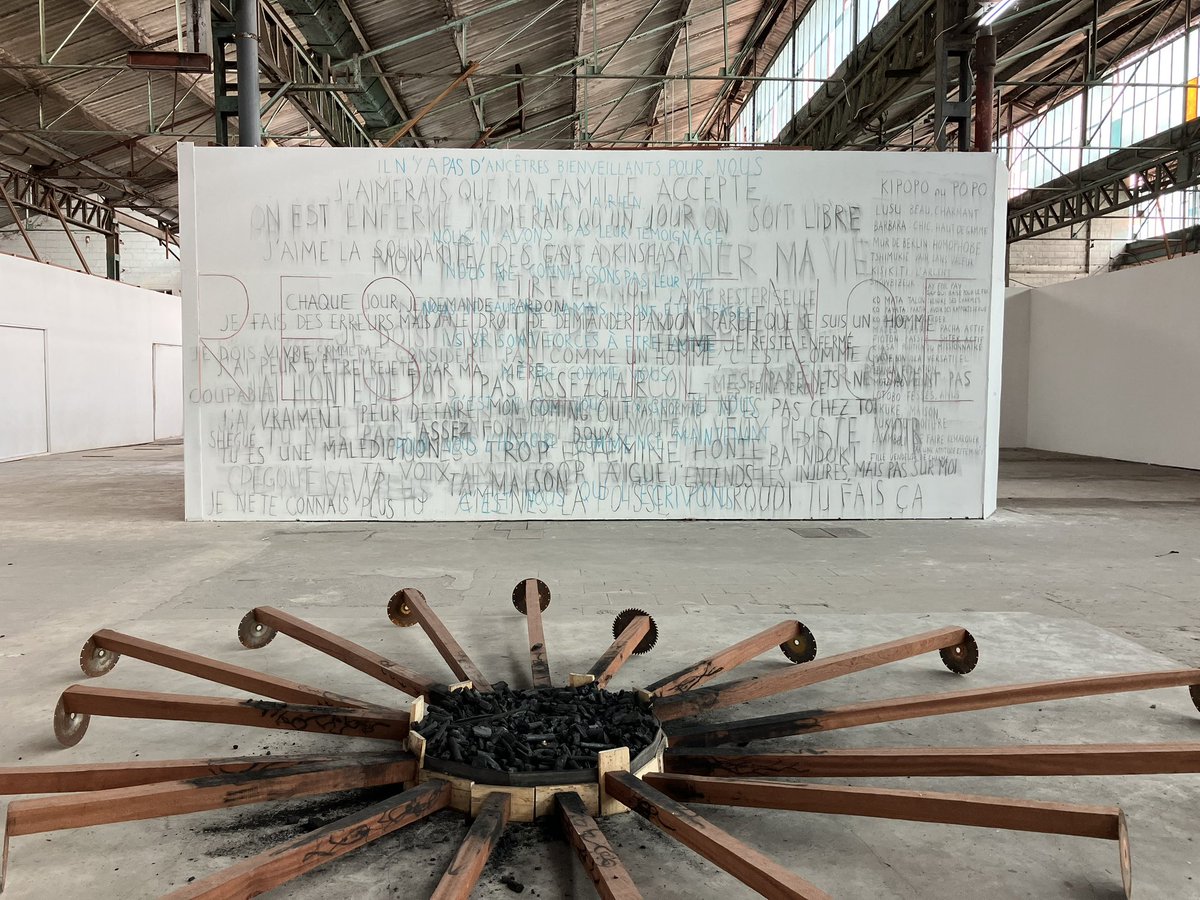 AmbSuisseRDC's tweet photo. Visite de la Congo Biennale à Kin Artstudio à #Kinshasa 🇨🇩,où on ne trouve pas que des œuvres des talents congolais 🇨🇩, mais entre autres aussi de la Suisse 🇨🇭: Marc Bauer. 
@CongoBiennale @vitshois @drawingroomldn https://t.co/6gSbdW47EG