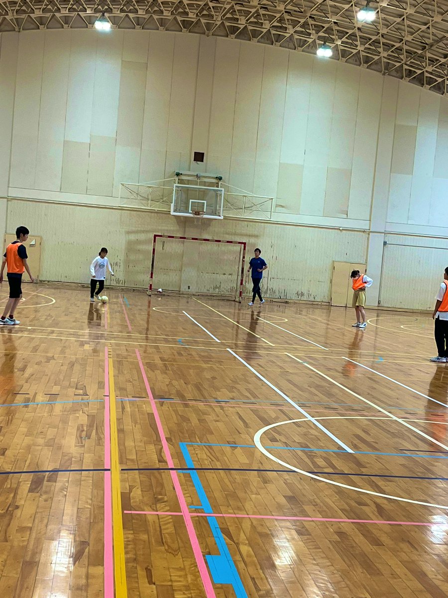 saru_begin11's tweet photo. （活動報告）今日は11人集まって活動しました！夏休みはなんだかんだで全く活動できなかったですが、やっと、やっとできました👏
みんな楽しくプレーしてて夏休みの充実が表れてた🤔
今後も怪我なく楽しくサークル活動していきましょう✌️
(p.s)次新しい一年女子、2人来る予定🤫
#春から香大 #足猿 https://t.co/W5I1TJeZDC