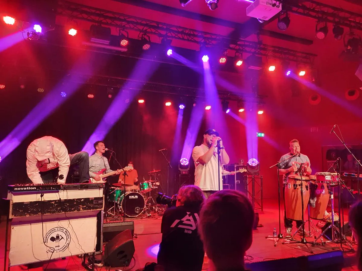 akkieko's tweet photo. Great start of Dutch tour of @SmooveTurrell , we had a blast🎶💃💥🍻😍 !! @Infoseeker72 @dorinevaneerd 💜 https://t.co/dTi55ElUrY
