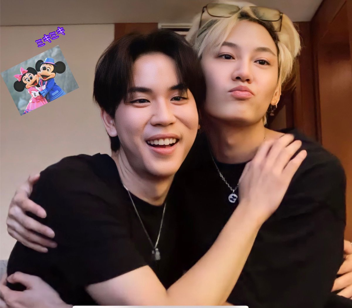 the same pose as Mickey and Minnie♥️
 #บุ๋นเปรม  #bb0un #prem_space