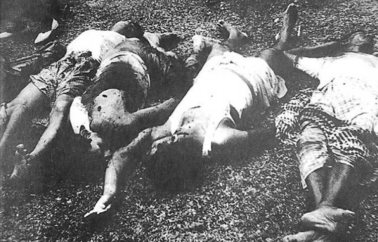 HistoryOfBangla's tweet photo. On the night of March 25, 1971, the Pakistani aggressors carried out a brutal massacre on the innocent, unarmed and sleeping civilians of this country.  This massacre is known as genocide in our history.  See some heartbreaking pictures of the March 25 genocide.
#1971Genocide https://t.co/YII0fGnWNK