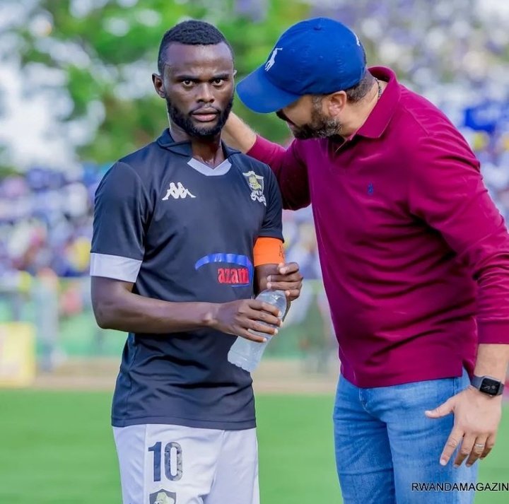 Mamaurwagasabo1's tweet photo. Biravugwa ko ikipe ya @aprfcofficial  yamaze guhagarika umutoza wayo  #Adil Errad Muhammed igihe kitazwi, ndetse n'uwari  kapiteni wayo  #Manishimwe Djabel nawe  wahagaritswe mu gihe kingana n’ukwezi kumwe. @FERWAFA  @PrimusLeague  @HenryMuhireh @flashfmrw @ScoviaMutesi https://t.co/jjWs7Gc26Q