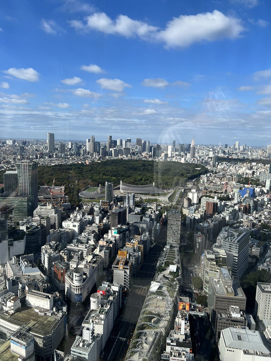 kosumo12's tweet photo. 行ってきました。
 #SHBUYA Sky に行ってきました。いやぁ😱どうして渋谷はあんなに人が多いのでしょうか？😅本日も10キロ以上歩き足痛い😭 https://t.co/TWMfQHHDK0