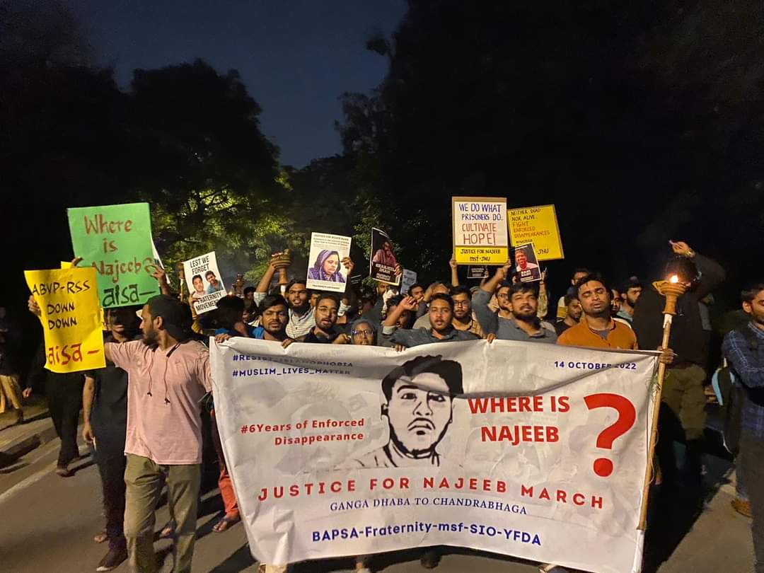 waseemrs's tweet image. For Najeeb, and the rest of the Muslims, on campus and outside, justice has been persistently denied. 

Glimpses from #JusticeForNajeeb protest march organised by BAPSA , Fraternity movement, MSF, SIO , YFDA and other organizations.
#WhereIsNajeeb
#JusticeForNajeeb