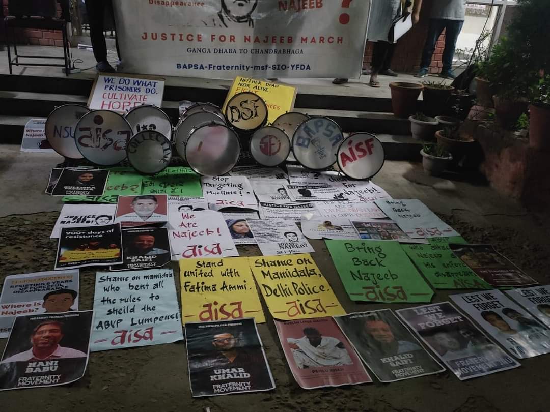 waseemrs's tweet image. For Najeeb, and the rest of the Muslims, on campus and outside, justice has been persistently denied. 

Glimpses from #JusticeForNajeeb protest march organised by BAPSA , Fraternity movement, MSF, SIO , YFDA and other organizations.
#WhereIsNajeeb
#JusticeForNajeeb