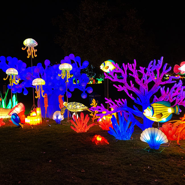 LHS_Commu's tweet photo. [ทางตอนใต้ของ Leo Town l #LHS_LumiNight🎃🕯️🌕]

ยินดีต้อนรับสู่โลกเวทมนตร์ สัมผัสประสบการณ์ใหม่ที่ไม่เคยเห็นมาก่อนได้ที่ LumiNight Lantern Festival

ในโลกเวทมนตร์ของเรา เผยให้เห็นประติมากรรมโคมไฟส่องสว่างทำหน้าที่เป็นไกด์ พาชมเทศกาลแสงสีชวนตื่นตาตื่นใจและกระตุ้นจินตนาการ https://t.co/HHjcMMBxap