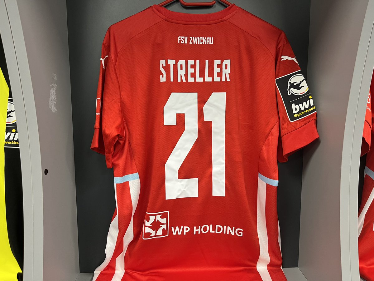 FSVZwickau's tweet photo. #TEAMNEWS zu #FCSFSV: Neben den bekannten Ausfällen (#Brand, #Butzen, #Brinkies, #Möker und #Eichinger) gibt es auch eine positive Nachricht. Till #Streller ist unach überstandener Verletzung erstmals wieder im Kader. https://t.co/zFDCEIISPG