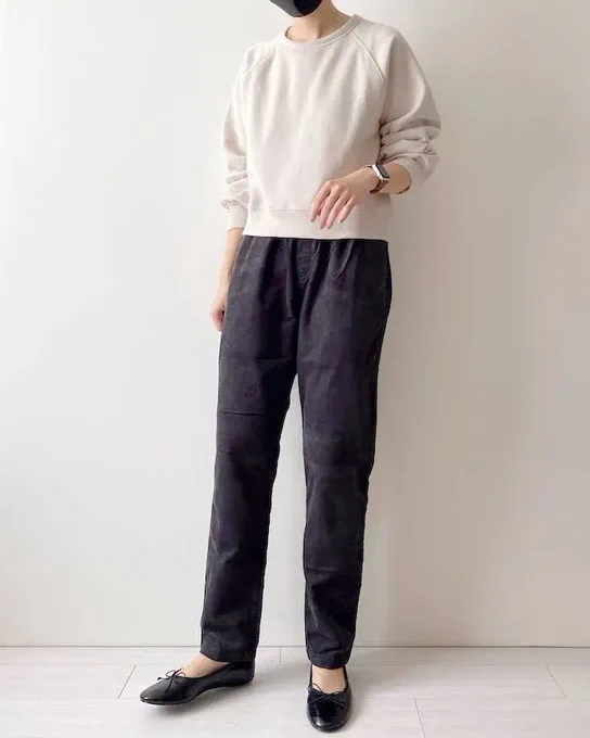 【ヘビロテ】脚がすっきり見えて嬉しい〜!無印良品の「楽ちんパンツ」今っぽいデザインがおしゃれ無印良品の「コーデュロイイージーパンツ」が快適すぎる!履き心地が楽ちんで、脚をすっきり見せてくれるの◎これはヘビロテ確定だわ! 