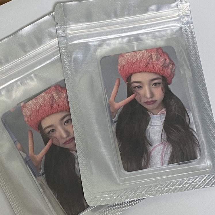 weeeklymail's tweet photo. wts lfb ive (ph only.) 

kirsh set 
1080 + isf ea 

— payo &amp; feta 
— kahati ok 

🏷 beret witty bunny pinch cheek photocard pc wonyoung jang https://t.co/v2l9KerJmL