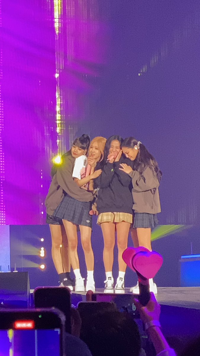 blackpinkbabo's tweet image. WE LOVE YOU BLACKPINK 😭❤️