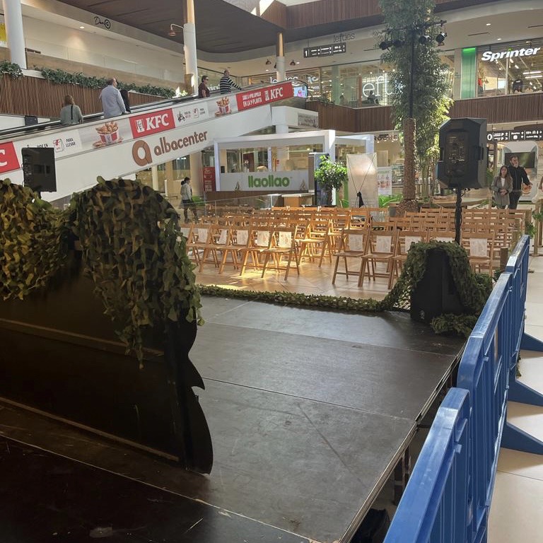 Todo preparado para el Tributo al Rey León. Esta tarde dos pases, a las 18 h. y a las 19.45 h.
¡No te lo pierdas!

#Albacete #Espectaculos #Moda