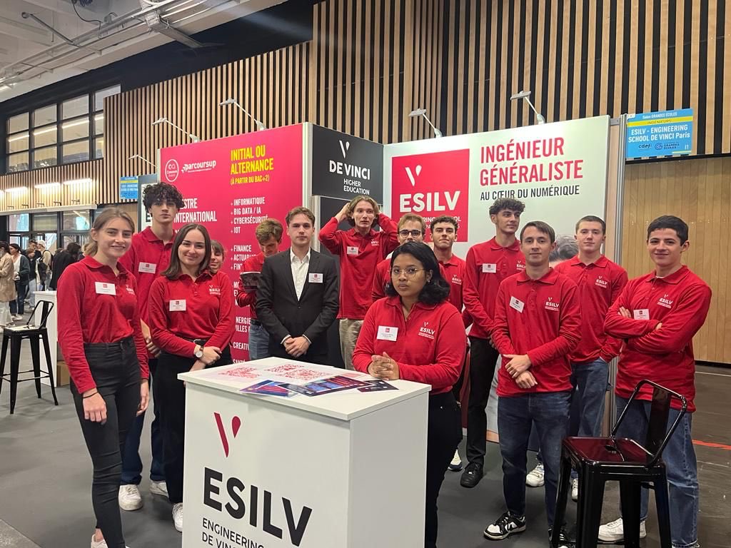 sebtran's tweet photo. Merci à l’⁦@letudiant⁩ pour cette invitation à la conférence « qu’est ce qu’une grande école » sur le salon portes de Versailles. Des équipes ⁦@ESILVparis⁩ ⁦@EMLVparis⁩ ⁦@IIMparis⁩ mobilisées et enthousiastes avec nos étudiants https://t.co/ip9i1uj1rb