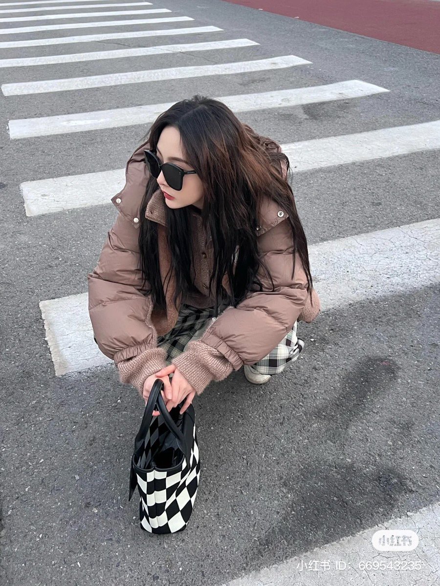 NeneThaiFans's tweet image. 15.10.22 • Nene's Xhs Update

น้องเนเน่มาอัพรูปในแอพแดงค่า ไปกดหัวใจกันได้นะคะ 💕
🔗 xhslink.com/P2V0wk

#เนเน่ #Nene郑乃馨 #ネネ #네네 #정나이신 #郑乃馨 #Zhengnaixin #TrịnhNãiHinh #ເນເນ່