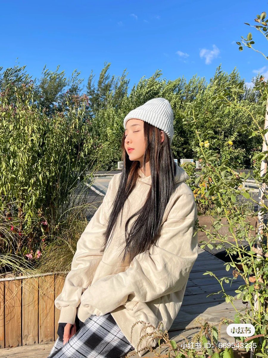 NeneThaiFans's tweet image. 15.10.22 • Nene's Xhs Update

น้องเนเน่มาอัพรูปในแอพแดงค่า ไปกดหัวใจกันได้นะคะ 💕
🔗 xhslink.com/P2V0wk

#เนเน่ #Nene郑乃馨 #ネネ #네네 #정나이신 #郑乃馨 #Zhengnaixin #TrịnhNãiHinh #ເນເນ່