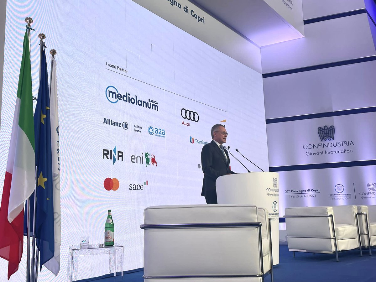 Confindustria's tweet photo. #Capri2022 è la conferma del fatto che voi @GIConfindustria siete un serbatoio di #energie, esperienze e competenze che garantisce un grande futuro alla nostra complicata missione: assicurare alle #imprese una rappresentanza all’altezza delle sfide da affrontare. https://t.co/XsB2ZlUEbi