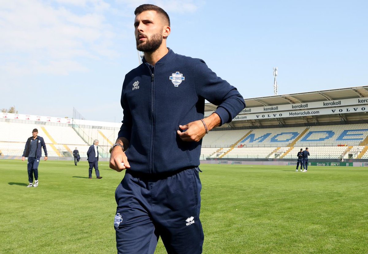 Como_1907's tweet photo. The Lads are here 🔵⚪️ #como #serieb #modena #modcom https://t.co/PKR4tZIkZr