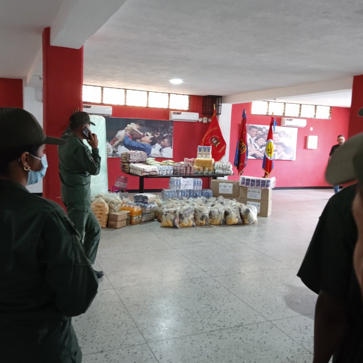 legisla2022's tweet photo. #15Oct. Todos los Sectores Sociales #EnBarinas 🇻🇪 Se unen Con Amor Paz Y lazos Patriotas Compromiso Socialista Revoluciónario Con Las Tejerias Desde @SoyPsuvBarinas
Estamos con @GobiernoAragua_
@Soykarinacarpio
Las Tejerias Renacerá.! @NicolasMaduro
#PoetasDePazEnVenezuela https://t.co/6UliuYewJ7
