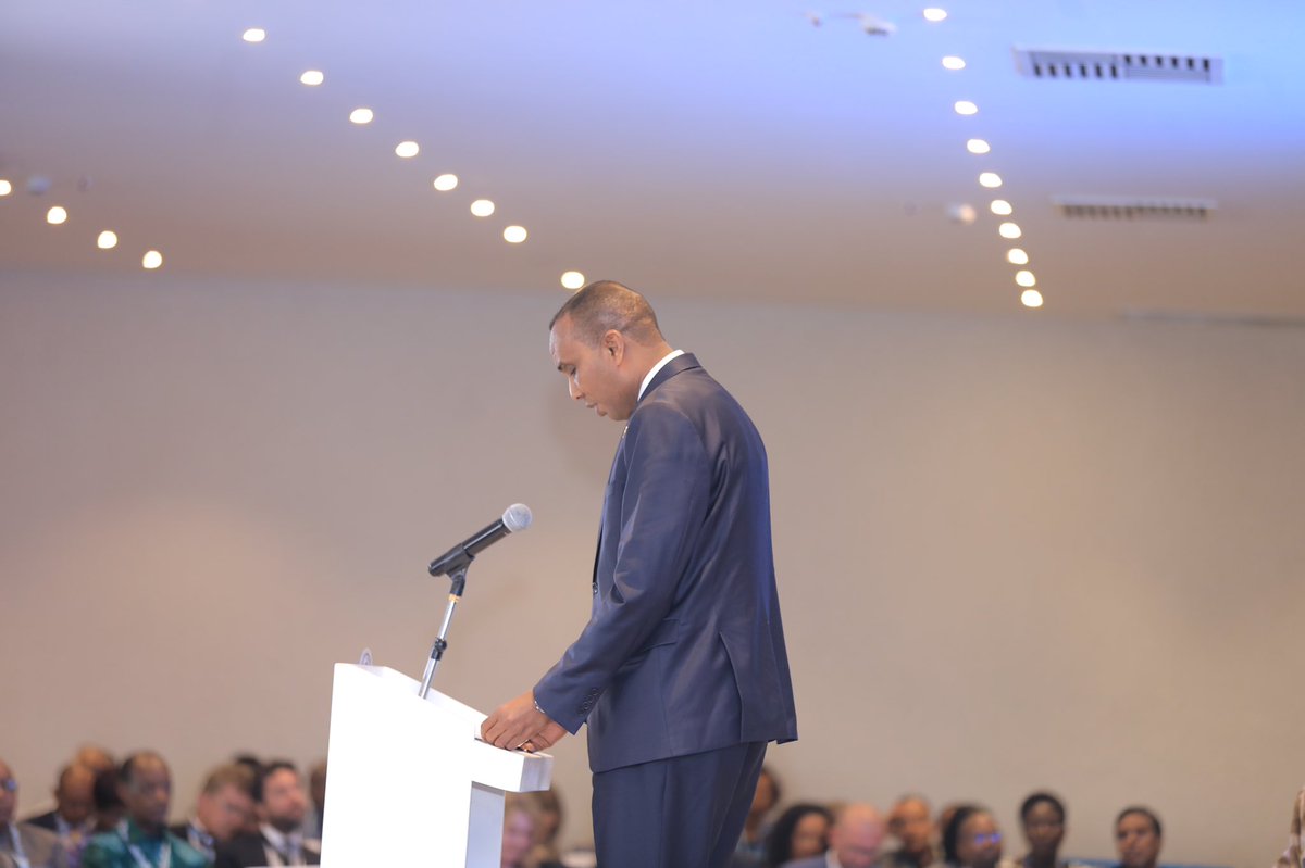 HamzaAbdiBarre's tweet photo. I told #TanaForum delegates that as soon as our government took office we denounced the strategy of containment &amp; announced a comprehensive offensive to fight against and eradicate terrorists in #Somalia, taking the fight to them ideologically, financially and operationally. https://t.co/LyFRuN3OhW