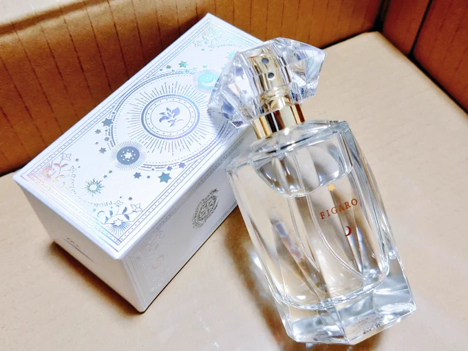 去年のクリスマスに注文したまほやく香水が今届いてまじで記憶から消えてた 