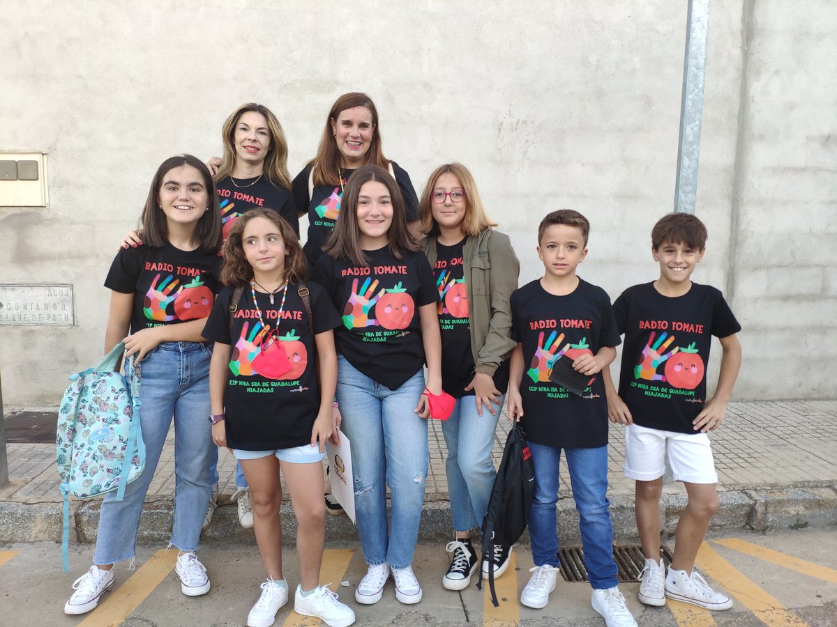 RtvMiajadas's tweet photo. 🎙️Alumnos de 5° y 6° de Primaria del CEIP Nuestra Señora de Guadalupe de Miajadas participan en el I Congreso Nacional de Radio Escolar celebrado esta mañana en el palacio de congresos de Villanueva de la Serena. https://t.co/9Saj5BUfEy
