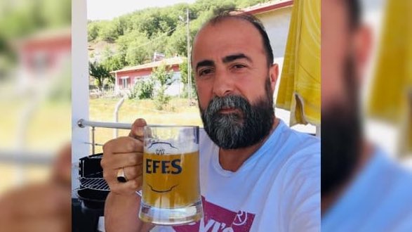 İçki ve sigaralara gelen zamları sosyal medya hesabından duyuran Tekel Bayileri Platformu Başkanı Özgür Aybaş’a 253 bin 300 lira idari para cezası kesildi.