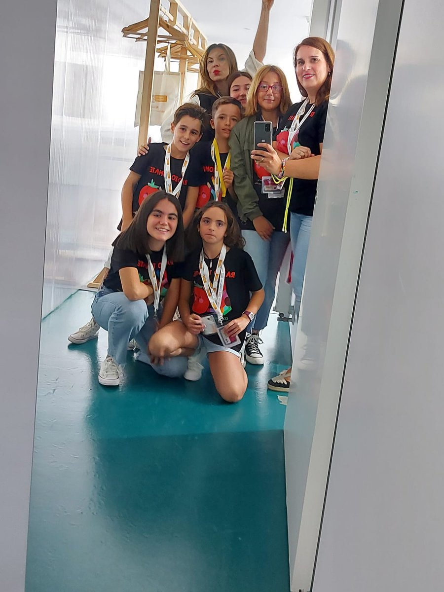 RtvMiajadas's tweet photo. 🎙️Alumnos de 5° y 6° de Primaria del CEIP Nuestra Señora de Guadalupe de Miajadas participan en el I Congreso Nacional de Radio Escolar celebrado esta mañana en el palacio de congresos de Villanueva de la Serena. https://t.co/9Saj5BUfEy