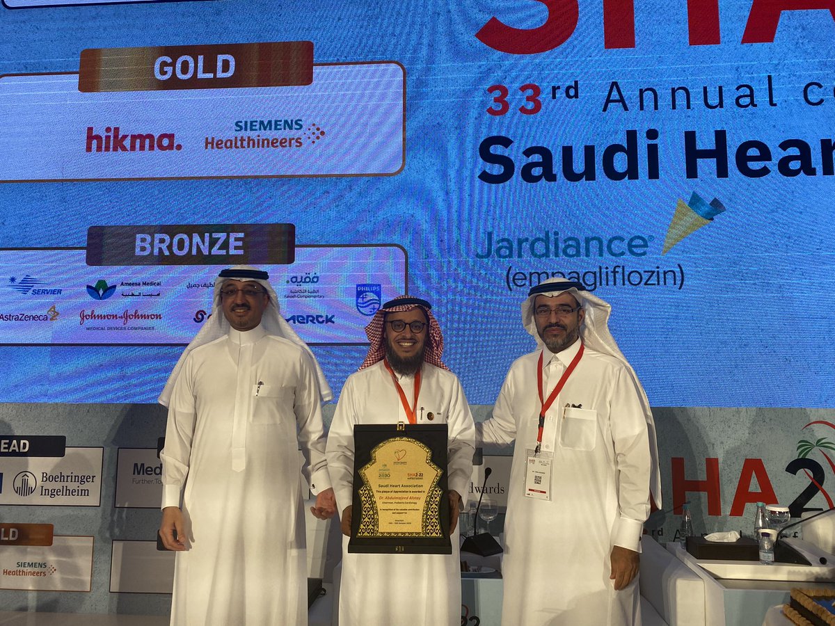تم تكريم الدكتور عبدالمجيد بن عبدالعزيز العتي على جهوده من قبل رئيس جمعية القلب السعودية د.وليد الحبيب  ورئيس اللجنة العلمية د. تركي البكر على جهوده في قيادة اللجنة العلمية لتخصص قلب الاطفال لهذا العام <a href="/dralotay/">د. عبدالمجيد بن عبدالعزيز العتي</a> #SHA2022 #SPCS
