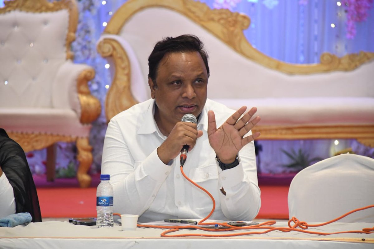 ShelarAshish's tweet photo. अंधेरी पूर्व विधानसभा पोटनिवडणुकीची रणधुमाळी सुरु झाली असून आज अंधेरी पूर्वच्या भाजपा पदाधिकाऱ्यांशी व्यक्तिगत भेटी व बैठका घेऊन चर्चा केली.

#AndheriBypollElection @BJP4Mumbai @BJP4Maharashtra https://t.co/spiFVVDcVd