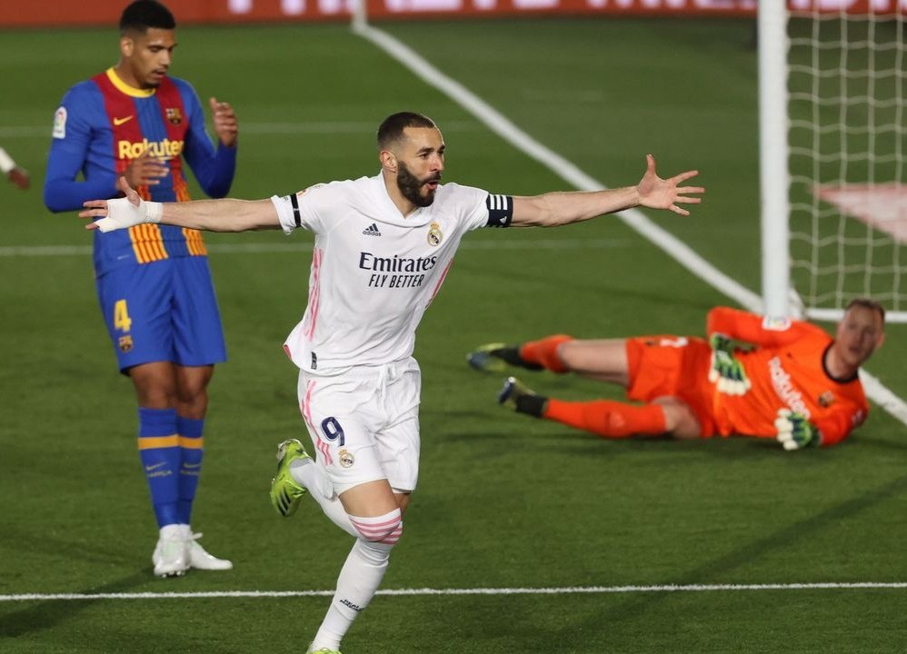 DanikRM_'s tweet image. 🚨💣 Si Benzema marca gol contra el Barcelona sortearemos una camiseta del Real Madrid entre todos los que:

• Den RT y FAV a este tweet
• Sigan a @theMadridZone y a @DanikRM_