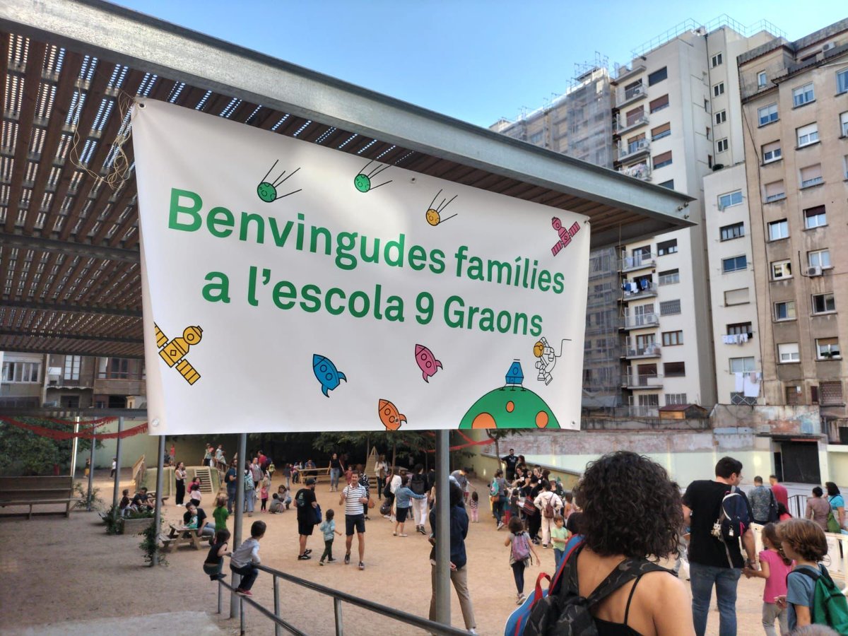 Ahir varem donar la benvinguda a les noves famílies de <a href="/escola9graons/">Escola 9 Graons</a> !
Després de dos anys sense poder-ho fer com cal, va ser fantàstic poder retrobar-nos i compartir experiències. 
Moltes gràcies a totes per fer-ho possible!
Amunt #9Graons! 💪🏻