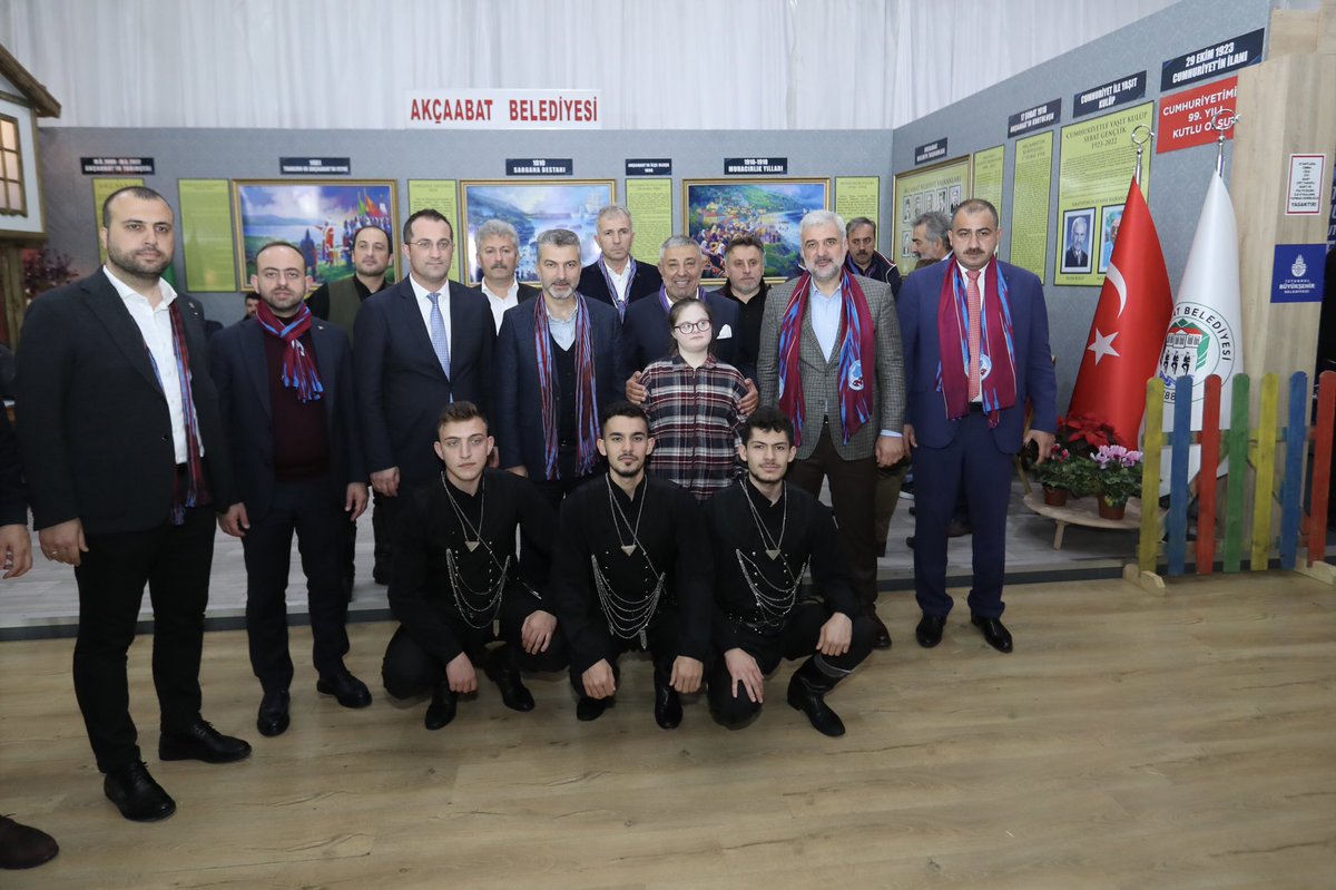 osmannnurika's tweet photo. Trabzon; Sultan Fatih’in emaneti,Sultan Süleyman’ın beşiği,Yavuz Sultan Selim'in dünyayı dize getirdiği varoluş otağı...

Trabzon duruşuyla ve kimliğiyle ülkemizin kilit taşı olan şehirlerindendir.

#YüzYüze100Gün @drsezginmumcu

📍 Trabzon Tanıtım Günleri https://t.co/sGCi4OLou1