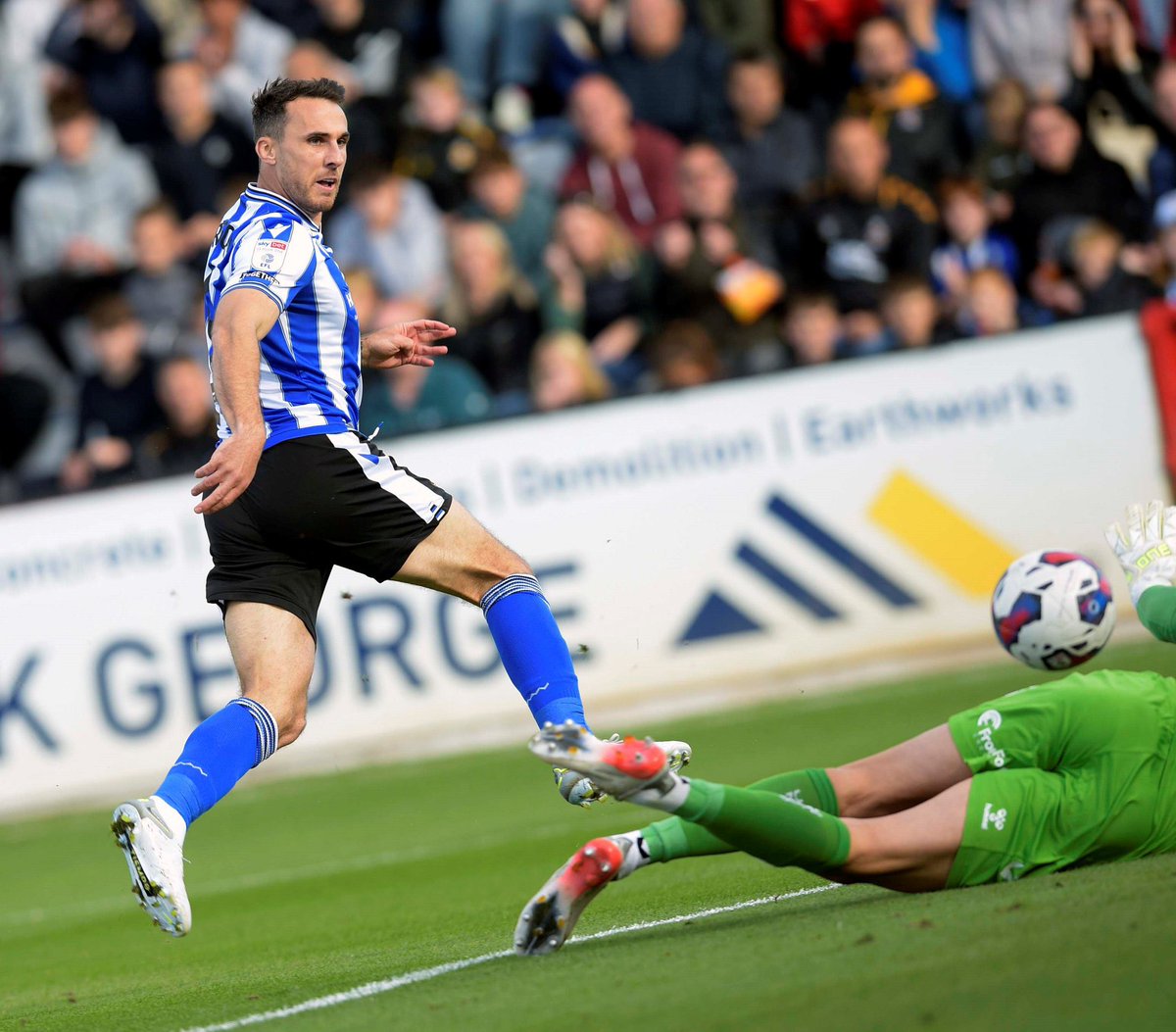 LouisShackshaft's tweet photo. 📊#SWFCSTATS: Lee Gregory versus Cambridge United…
Mins: 90
Touches: 48
Passes: 25
Pass accuracy: 64%
Shots: 3
Goals: ⚽️⚽️
📸: @swfc https://t.co/2eFLEoZtMh