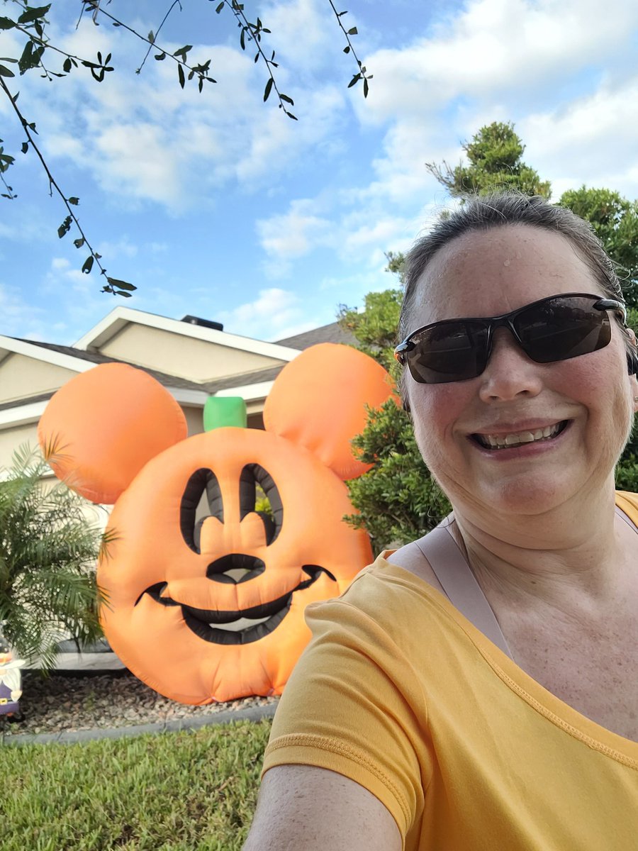 Tambu_Tracey's tweet photo. Dopey week 16. 17 mile training run and a few character stops along the way.  

https://t.co/HnxetbOvXn

#dopeychallenge #dopey2023 #longestrunever #dopeystrong #firstmarathon #rundisney #teamintraining #teamnuun #LLS #endbloodcancer https://t.co/Qqf0sEg2dG