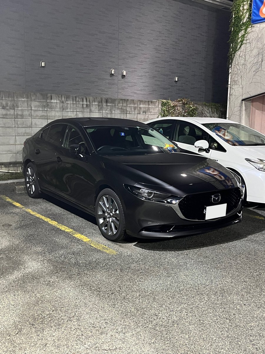 r25_rav4's tweet photo. MAZDA3(友達の)カッコいい https://t.co/oIhVs2A7sC