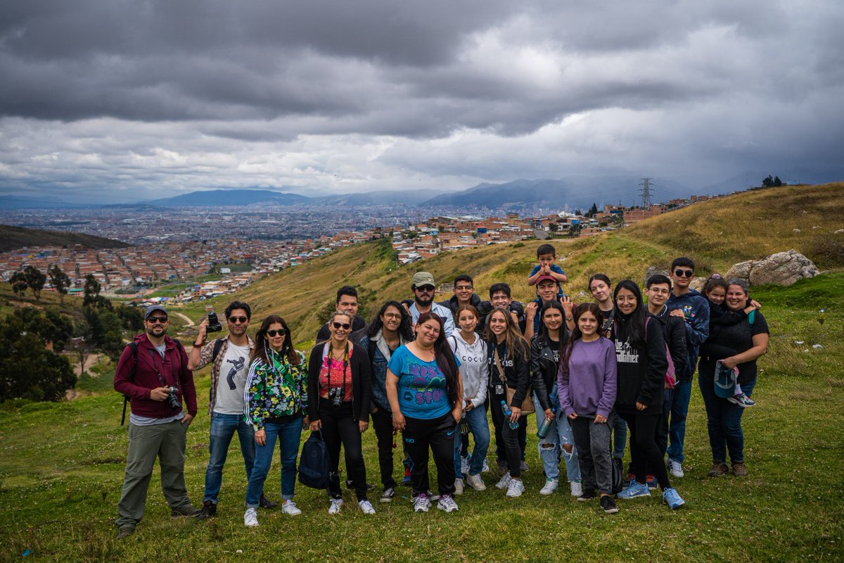 En 1 de octubre, hicimos en Ciudad Bolívar la salida fotográfica del taller online que dictamos con los profes <a href="/ungabrielmas/">Gabriel Rojas</a> y <a href="/perezhoyos/">Óscar Iván Pérez H</a>. 

Participaron estudiantes de <a href="/porfueradelagua/">pecesfueradelagua</a> y la <a href="/UExternado/">U.Externado</a>.