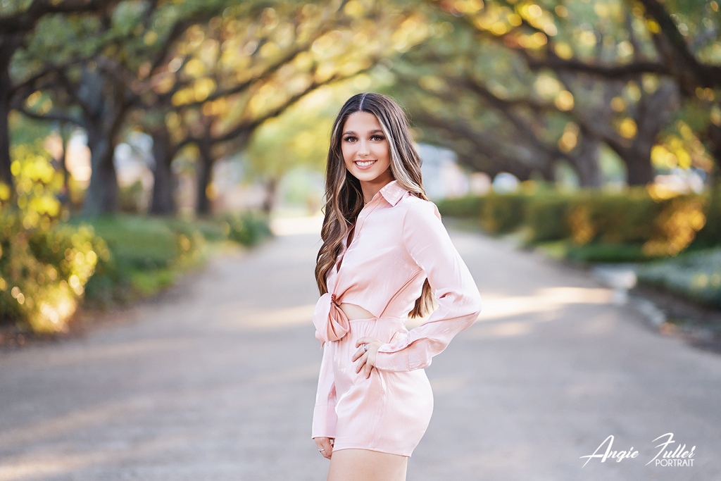 afullerportrait's tweet photo. A little sneak peek from part 1 of Grace's senior portrait session! Part 2 is today, and I'm SO EXCITED!!
#Classof23 #ModelCrew #seniorportraits #highschoolseniors #seniorinspiration #portraitssoutheasttexas #Beaumontphotographer #graduation #fashionphotography https://t.co/UU5OF11eGq
