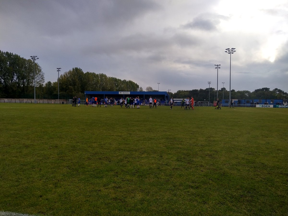 SouthLplFC's tweet photo. ⏱️ FT
Vauxhall Motors 1
South 1
(South Liverpool win 4-1 on penalties)
⚪⚫🔴 https://t.co/cti92tQk84