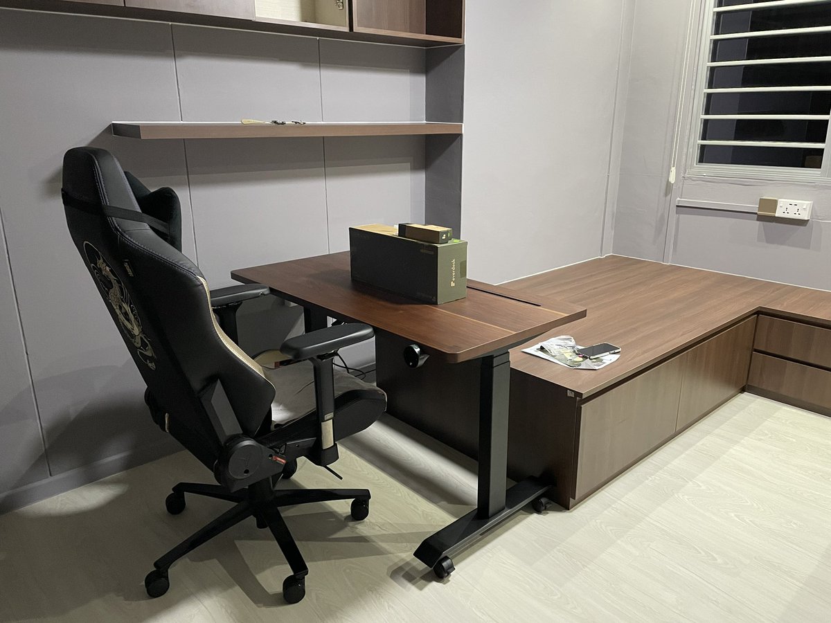 mr_munwai's tweet photo. #EverDeskPlus finally!!!!! https://t.co/hRKFrKKr3H