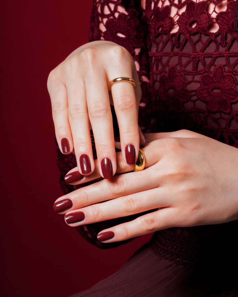 Artistic_Nail's tweet photo. Your Look Of The Day will end up being a look for the entire Fall seasonโค
Get this garnet crรจme now by shopping at @nailtechsupply
#ArtisticNailDesign #ArtisticNails #fall #autumn #fallnails #octobernails #gelpolish #lacquerpolish #dippingpowder #nailinspo #nailsofinstagram https://t.co/qdaE3EFqjw