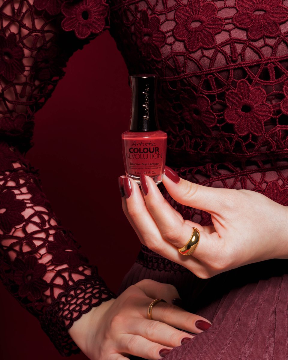 Artistic_Nail's tweet photo. Your Look Of The Day will end up being a look for the entire Fall seasonโค
Get this garnet crรจme now by shopping at @nailtechsupply
#ArtisticNailDesign #ArtisticNails #fall #autumn #fallnails #octobernails #gelpolish #lacquerpolish #dippingpowder #nailinspo #nailsofinstagram https://t.co/qdaE3EFqjw