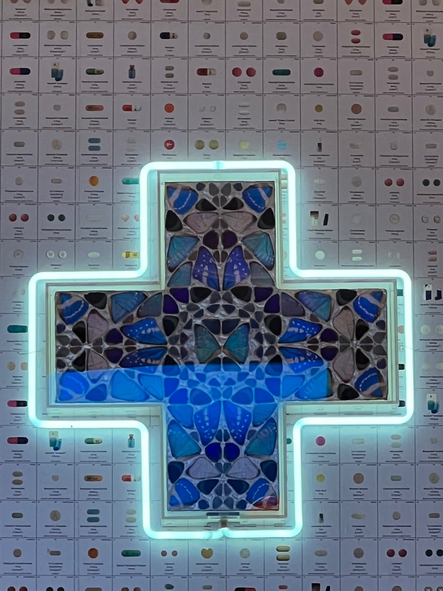 Managed to get my Pharmacy POAP Hat today <a href="/HENI/">HENI</a> <a href="/hirst_official/">Damien Hirst</a> Funny to hear them talking about how much carnage they are expecting later #DOTS #connectthedots