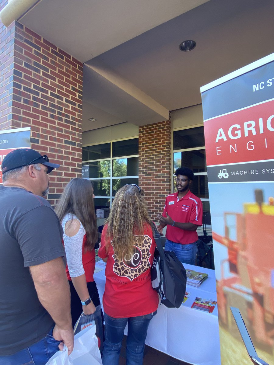LingjuanL's tweet photo. What a beautiful day for #NCStateOpenHouse so proud of our own @chrisoatesjr doing a great job in telling stories of the outstanding programs in BE and BAET. Student’s experience speaks louder! @NCState_BAE  @NCStateCALS @NCStateEngr https://t.co/eCWYVuPsla