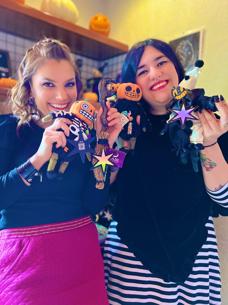 Tabatajalilreal's tweet image. Seres únicos inspirados en la magia de otoño 😃😃😃🎃🎃🍁🍁🖖😘❤️❤️✨✨✨✨ ✨✨✨🫶🥰 son las criaturas de #spookyarmy de helloiamkuro.com  ✨✨🥰🫶🍁🎃🎃 motívate y acompáñate de ellos youtu.be/19YAdNGZkL4