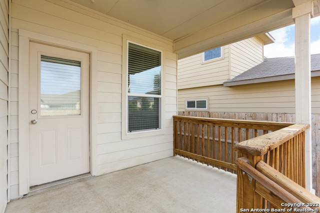 rowdyrealtor210's tweet photo. This single-story home nested in the Redbird Ranch subdivision has just hit the market!
$299k
Huge backyard with a covered patio and a privacy fence - the perfect home to entertain! Great location. https://t.co/XlTvvNwaq2
#GrellRealtyGroup #UTSA https://t.co/3Tk9covwjr