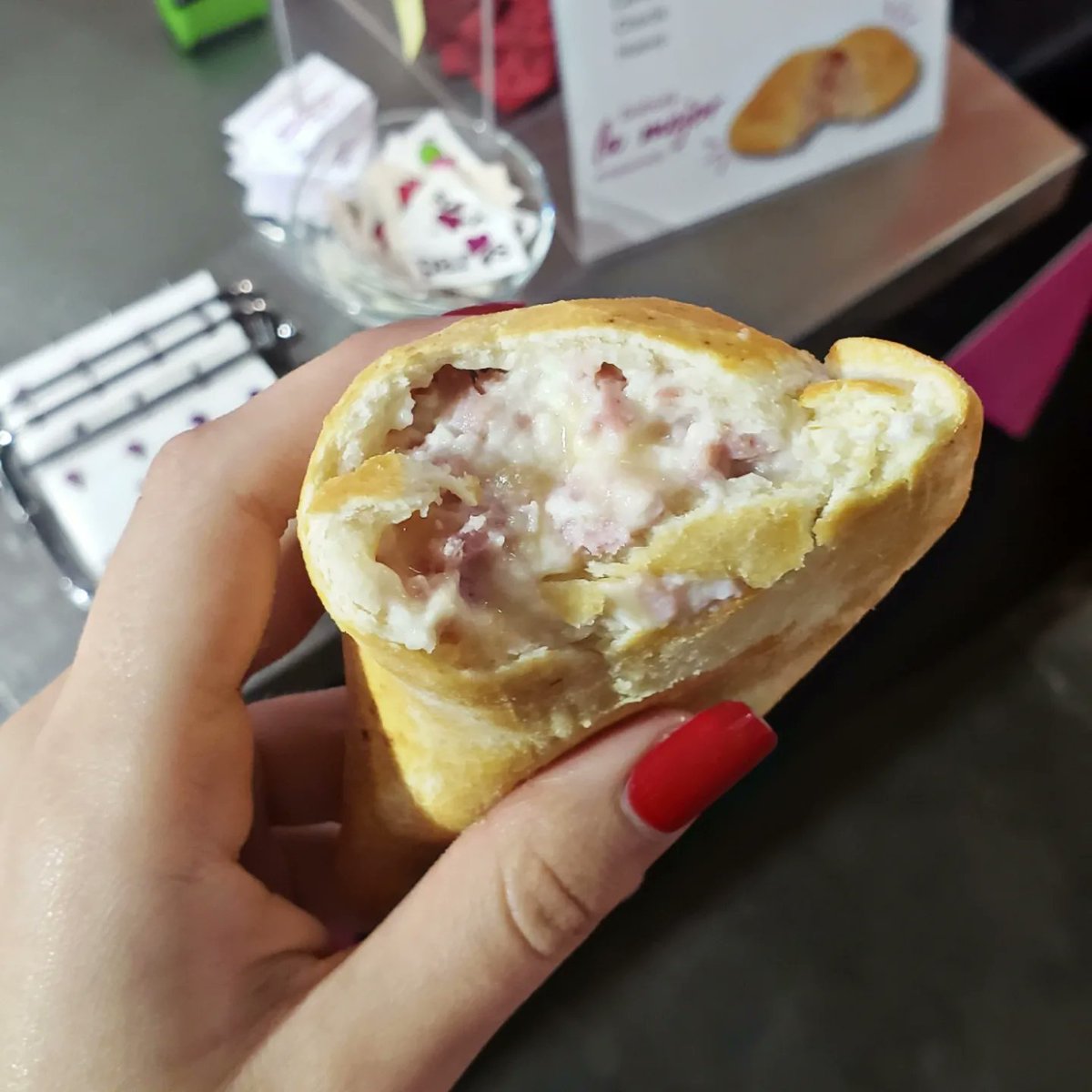parisparaguay's tweet photo. ¿Ya pasaste por nuestro stand a probar las mejores empanadas? 🥟😍
Estamos hasta las 21:00 hs. 🙌🏻
@expanadapy
📍Centro de Convenciones Mariscal 
¡Te esperamos! ❤ https://t.co/K9LdZvFmuI
