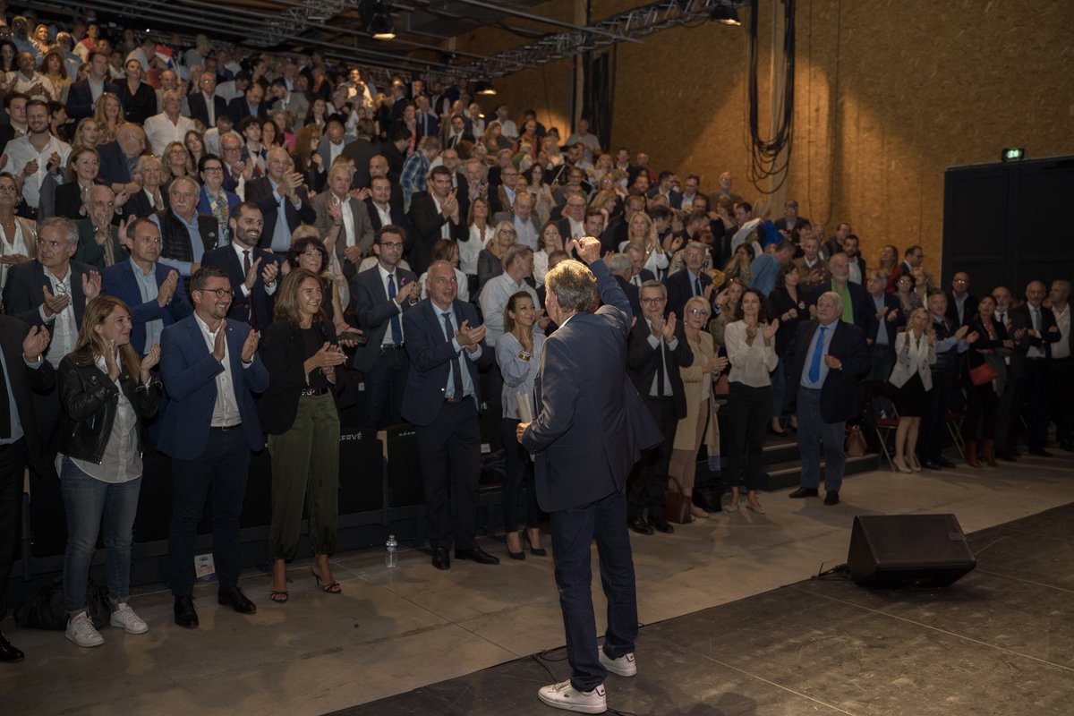 RenaudMuselier's tweet photo. Dans un théâtre des #Calanques plein à craquer, quelle joie de lancer officiellement @Territoiresdab devant 700 militants, amis et curieux ! ✅

Se retrouver, reparler de politique ensemble, à 100% pour notre région, au-delà de nos différences !

Le #Sud prend son destin en main. https://t.co/V50aeIO37a