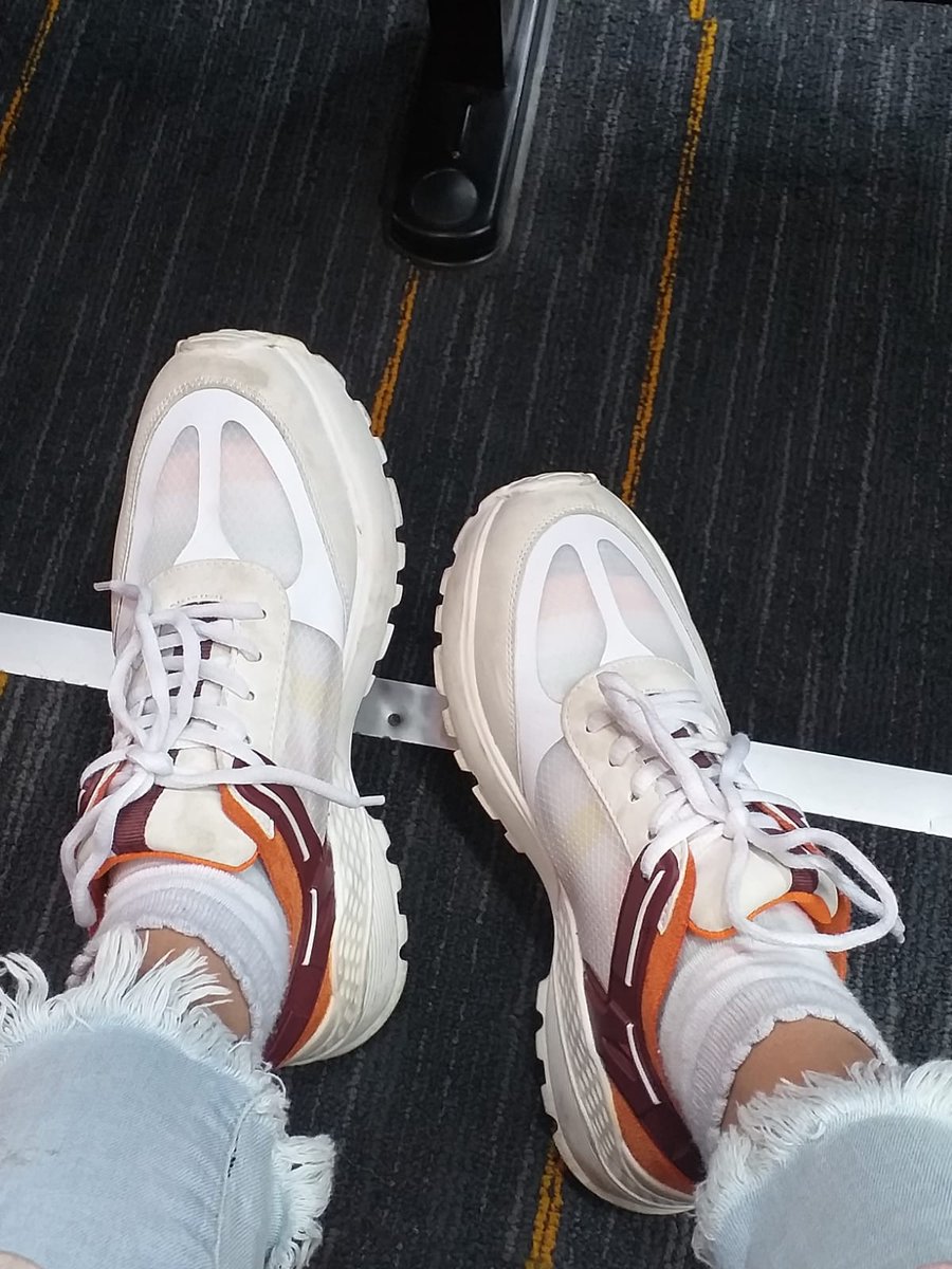 adhekirma's tweet photo. setelah bertaun2 mager pake sepatu aja ni akhirnya kepake krn ada acara di kampus. Klo ga ya sendal is the best. Pdhl bagus kan pake sepatu kyk slay gitu 😢 https://t.co/9YH7rMC2CJ