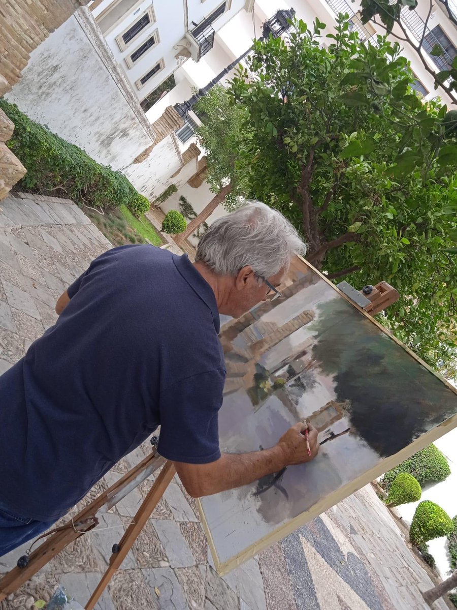 GermanBeardo's tweet photo. 🙋♂️🙋♂️🙋♂️EL CENTRO DE EL PUERTO SE LLENA DE NUEVO DE ARTE 💛💚
🍁 #15deOct. Recuperamos este otoño el Concurso de Pintura `Èl Puerto en la calle 2022, que no se celebraba desde 2019. Decenas de artistas recorren la Ciudad de los Cien Palacios con sus lienzos y pinceles https://t.co/RwOhI4zisT
