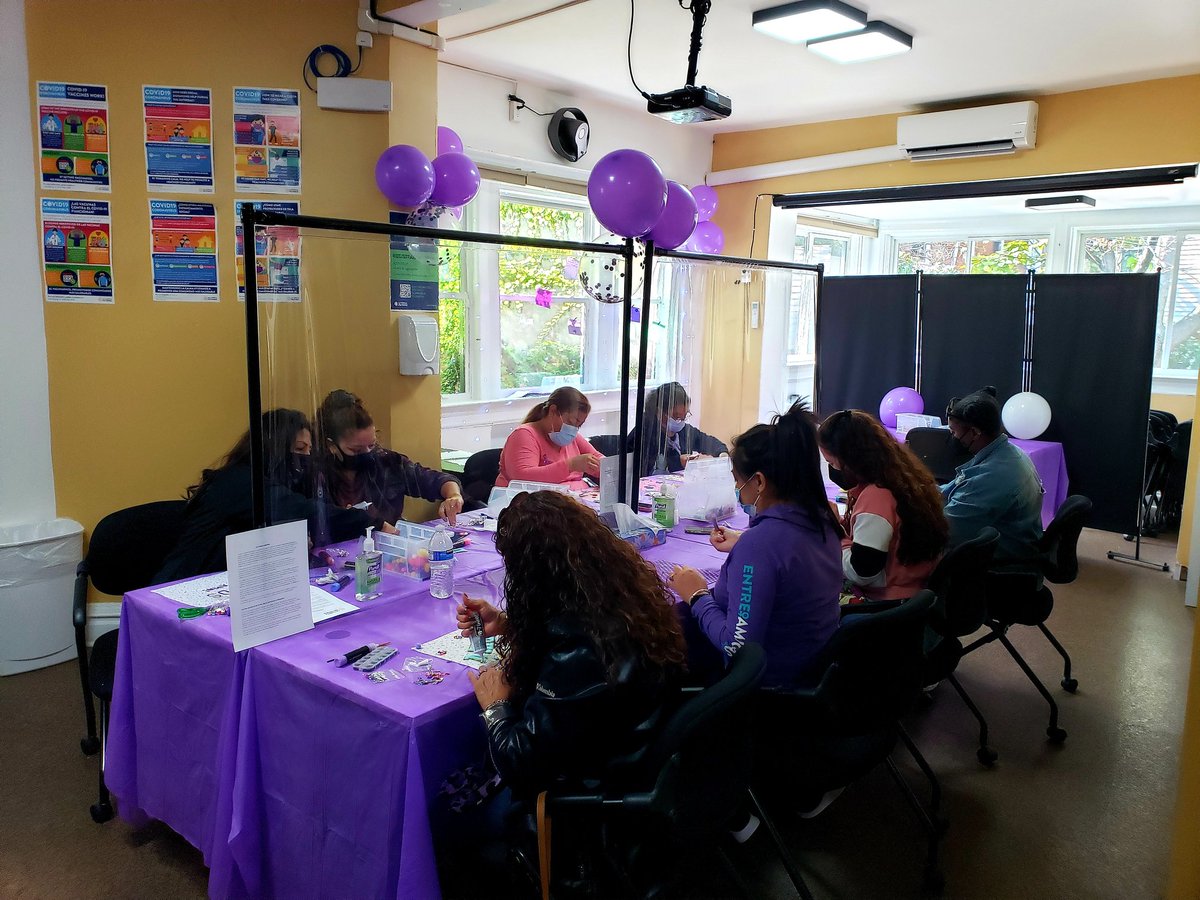 Manuel_LCDP's tweet image. October is #DVAM &amp;amp; collectively, @LaClinica2 &amp;amp; community members are working together on a #CobijaColectiva or #ColectiveQuilt to raise our voices about the urgency of eliminating #DomesticViolence &amp;amp; any form of violence against women from our #Latinx communities #EntreAmigasLCDP
