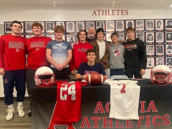 ConnorMcnamee7's tweet photo. I would like to announce my commitment to Acadia University to further my education and football career. Thank you to everyone who has been with me along my journey, can’t wait to see what the future brings. Go Axeman 🅰️🪓❤️ https://t.co/hUYYSDoBdM